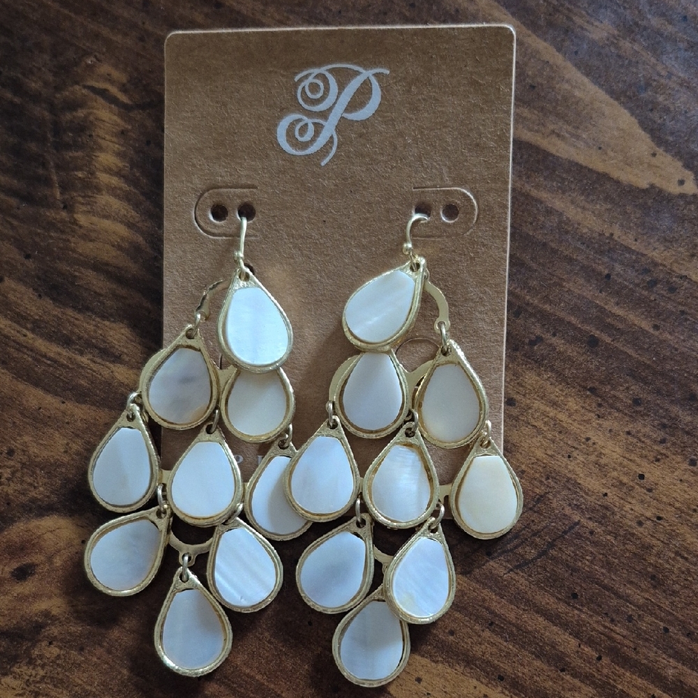 Plunder Gold and Cream Teardrop Earrings